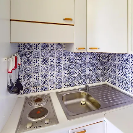 Joli A Avec Terrasse Et Garage - Fr-1-196-376 Menton