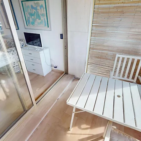 Joli A Avec Terrasse Et Garage - Fr-1-196-376 *